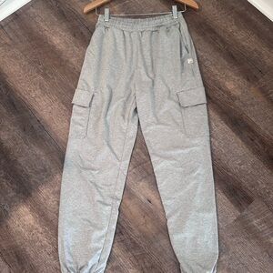 Vuori Women’s Gray Cargo Joggers